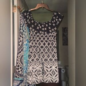 Elegant Black and White Patterned Women's Bag